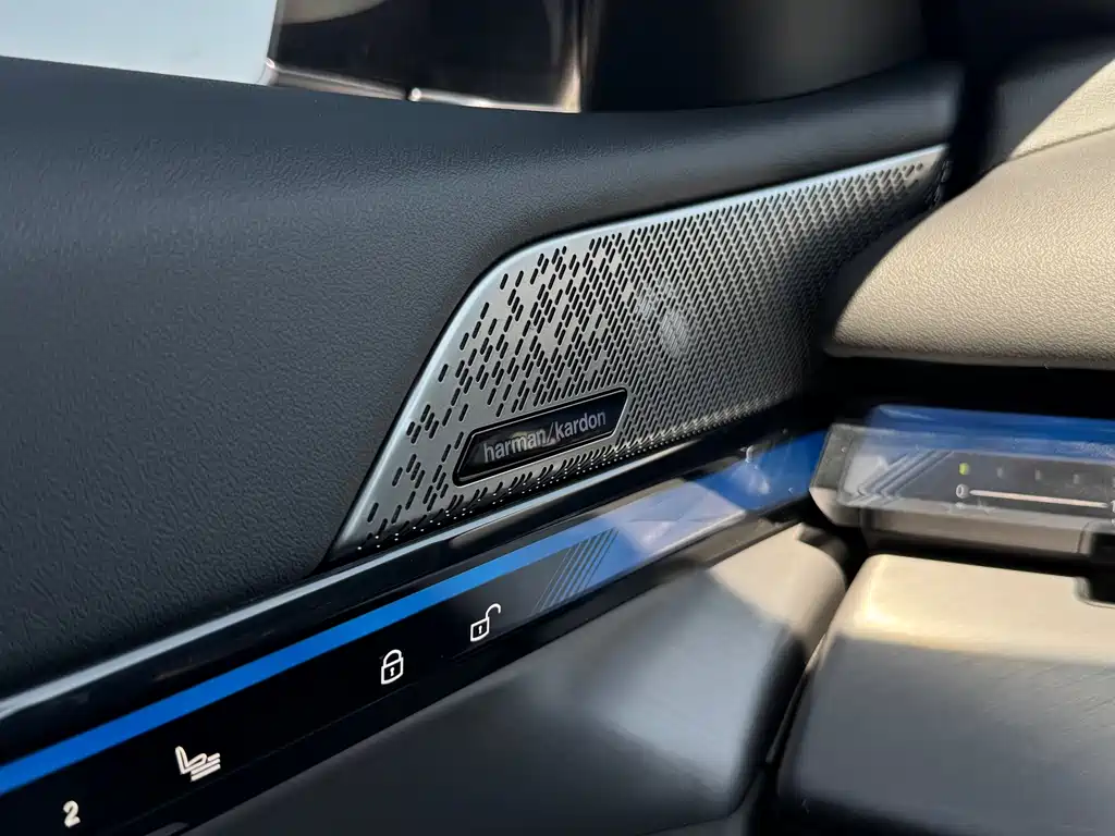 BMW 5 Series 2024 — фото 14