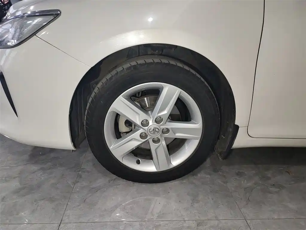 Toyota Camry 2015 — фото 23