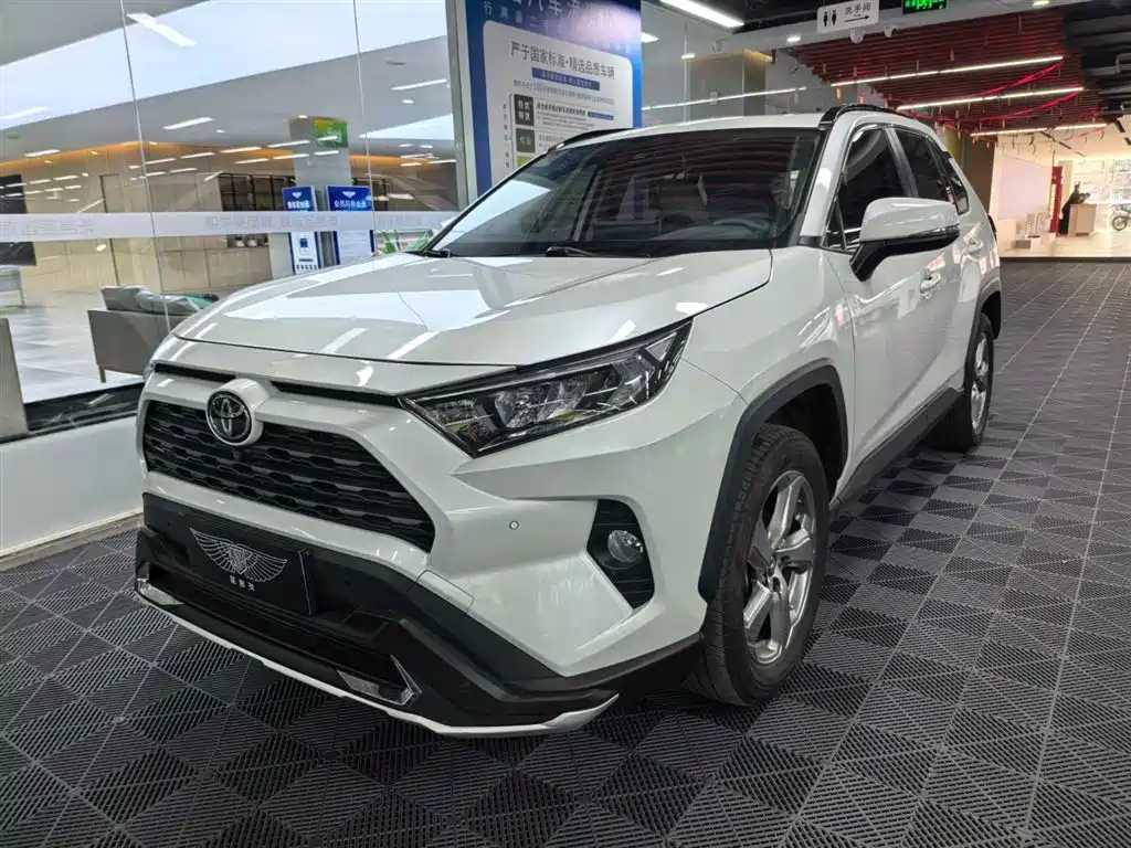 Toyota RAV4 2022 — фото 1