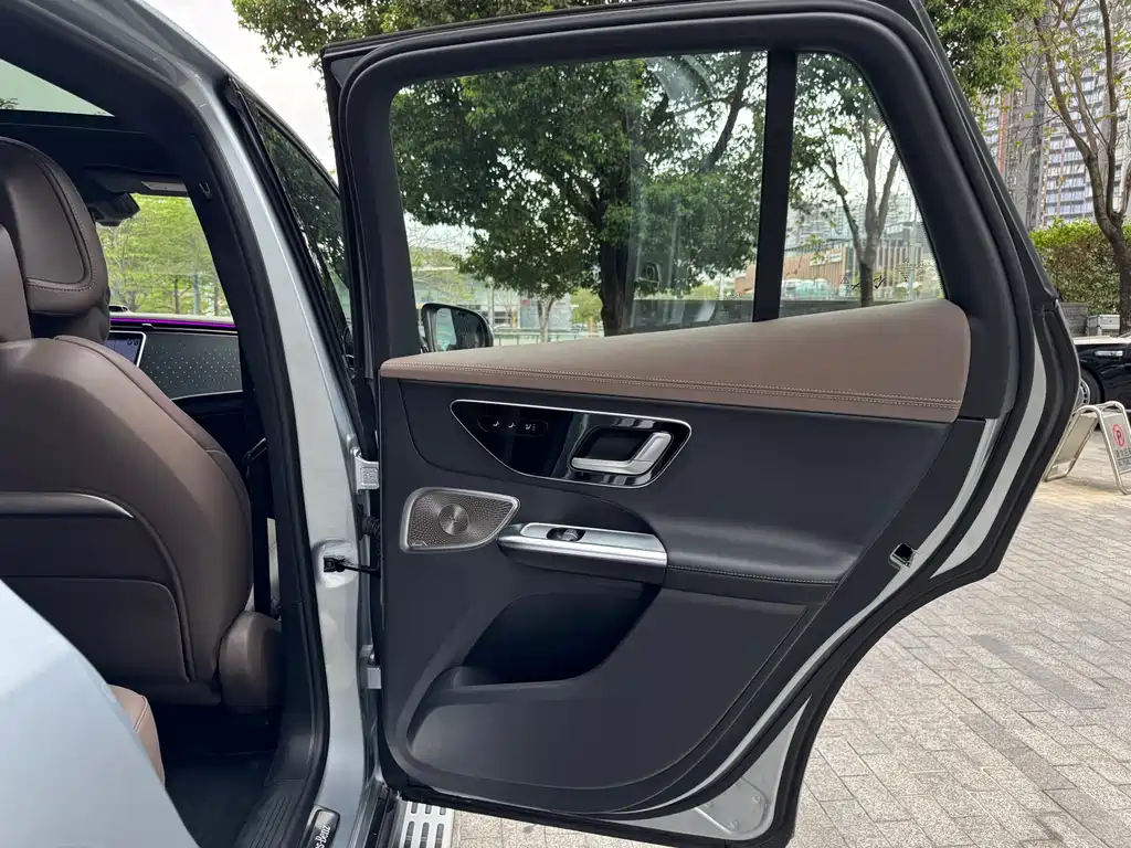 Mercedes-Benz EQE SUV 2025 — фото 17