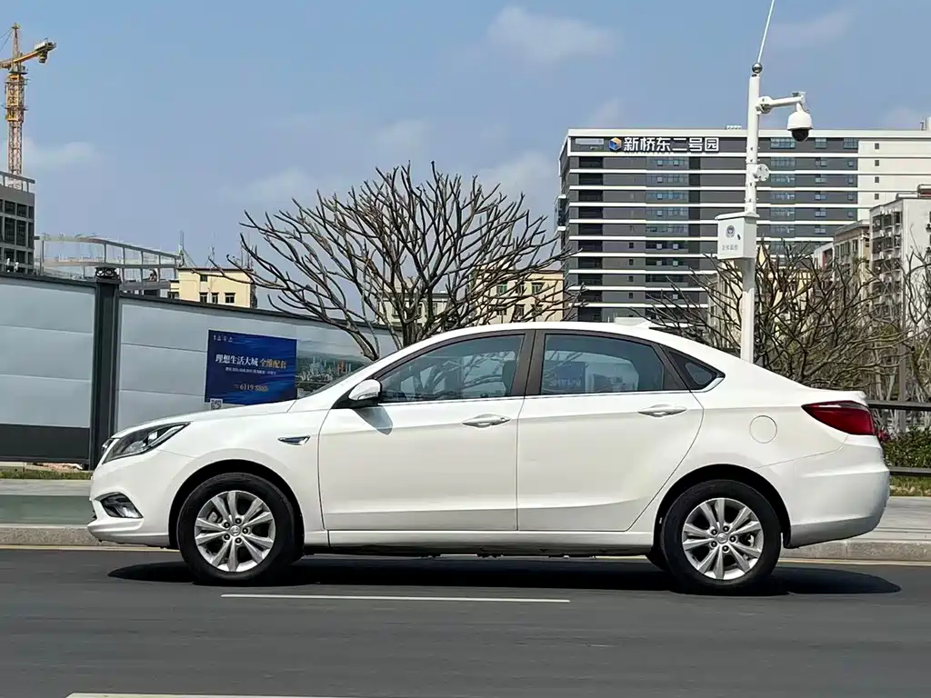 Changan Eado New Energy 2018 — фото 4