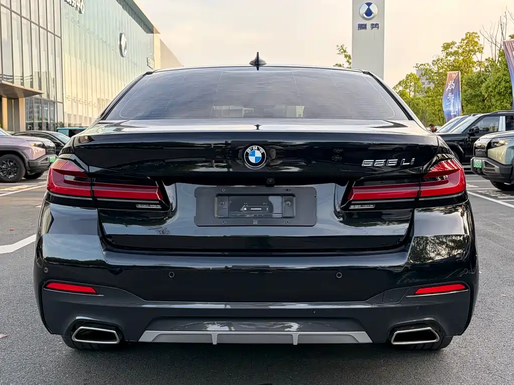 BMW 5 Series 2023 — фото 16