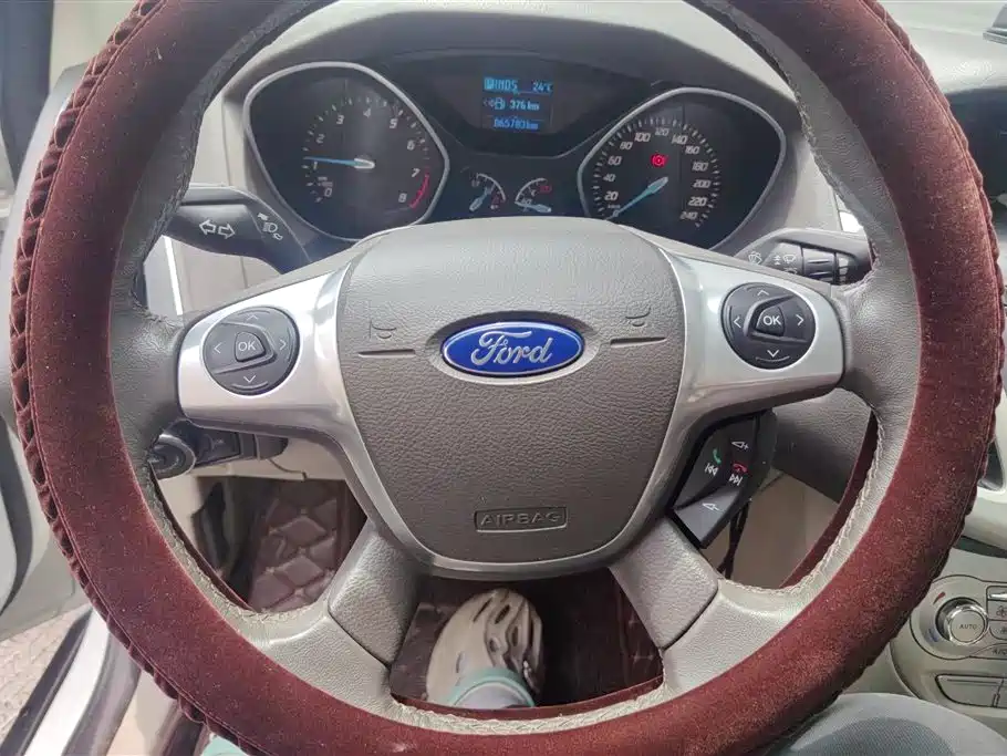 Ford Focus 2014 — фото 15