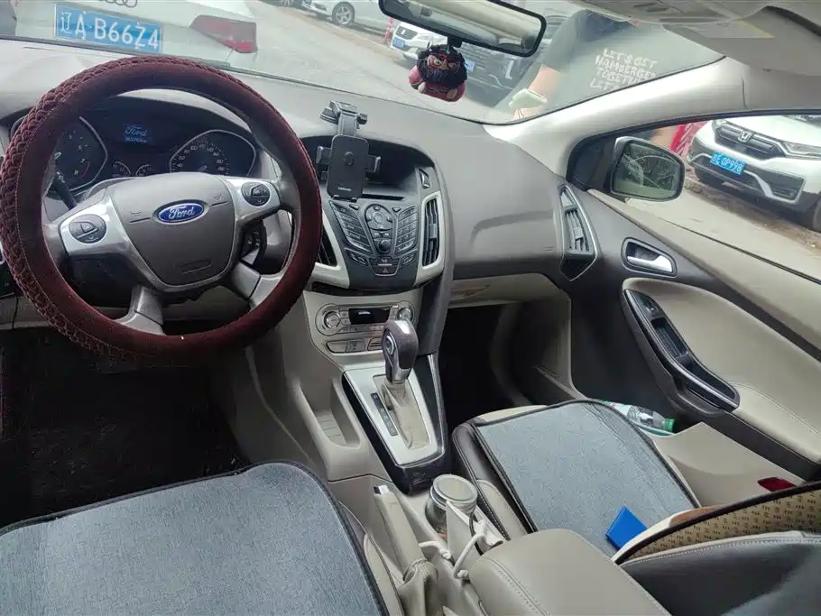 Ford Focus 2014 — фото 12