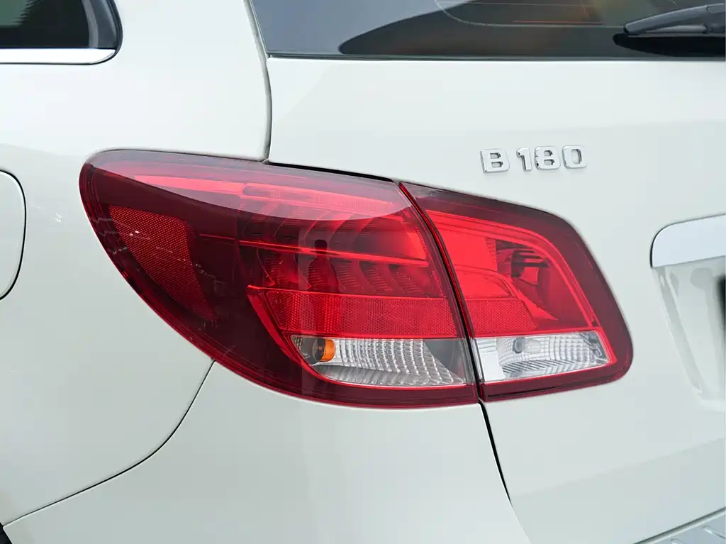 Mercedes-Benz B-Class 2016 — фото 12