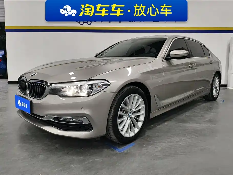 BMW 5 Series 2018 — фото 1
