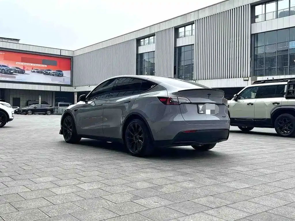 Tesla Model Y 2023 — фото 4