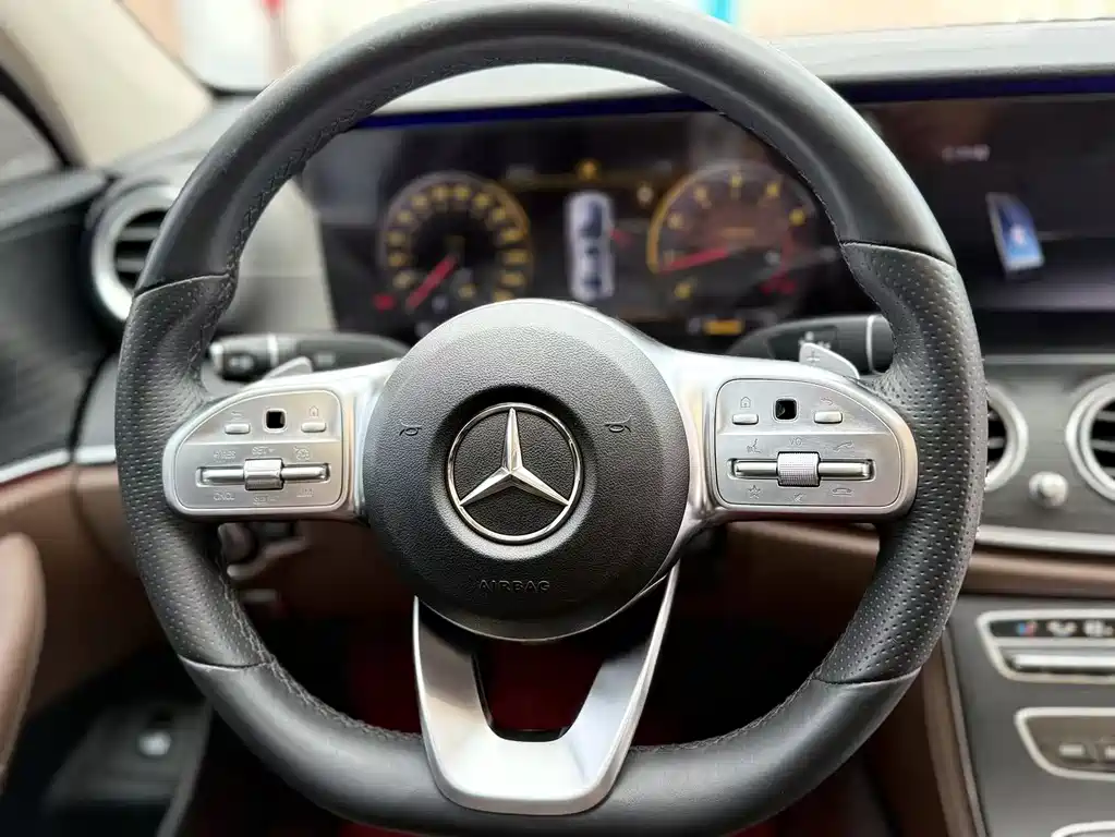 Mercedes-Benz E-Class 2020 — фото 15
