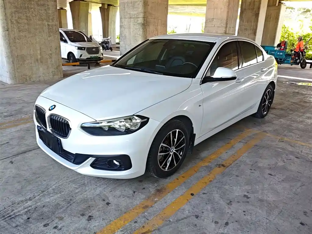 BMW 1 Series 2018 — фото 1