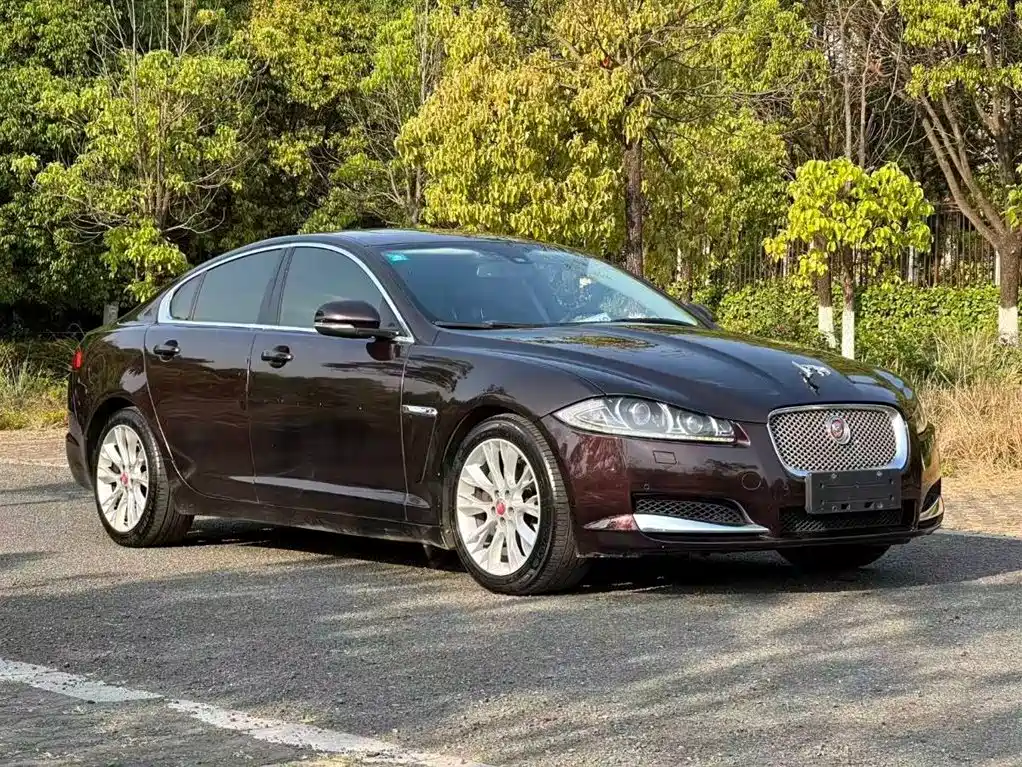 Jaguar XF 2014 — фото 1