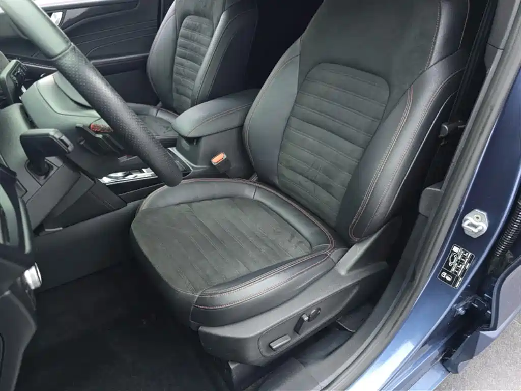 Ford Escape 2020 — фото 19
