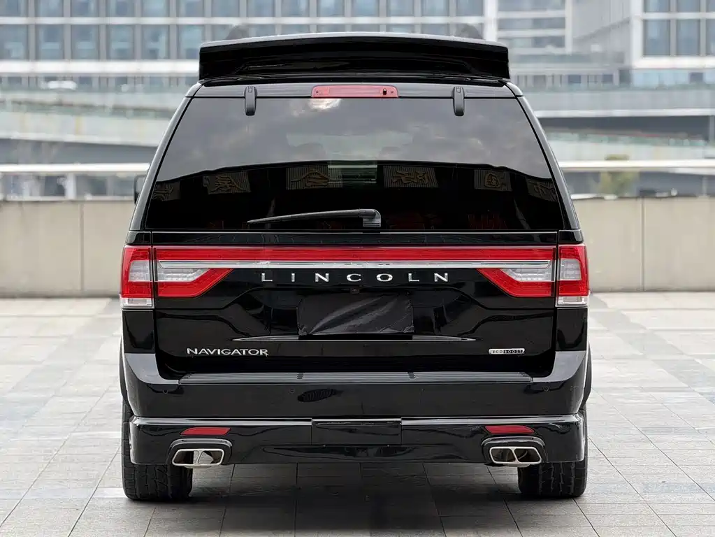 Lincoln Navigator 2017 — фото 13
