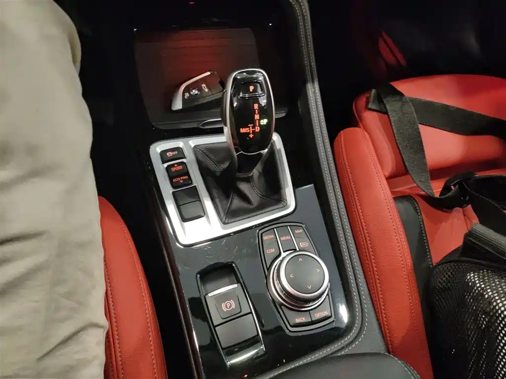 BMW 1 Series 2023 — фото 10