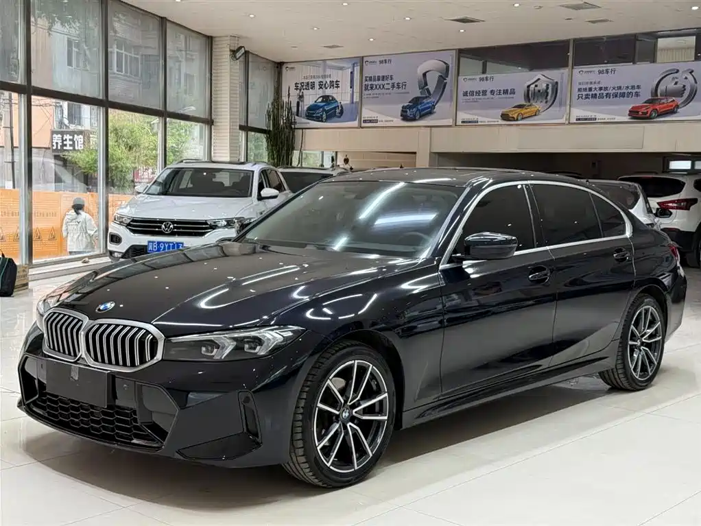 BMW 3 Series 2023 — фото 1