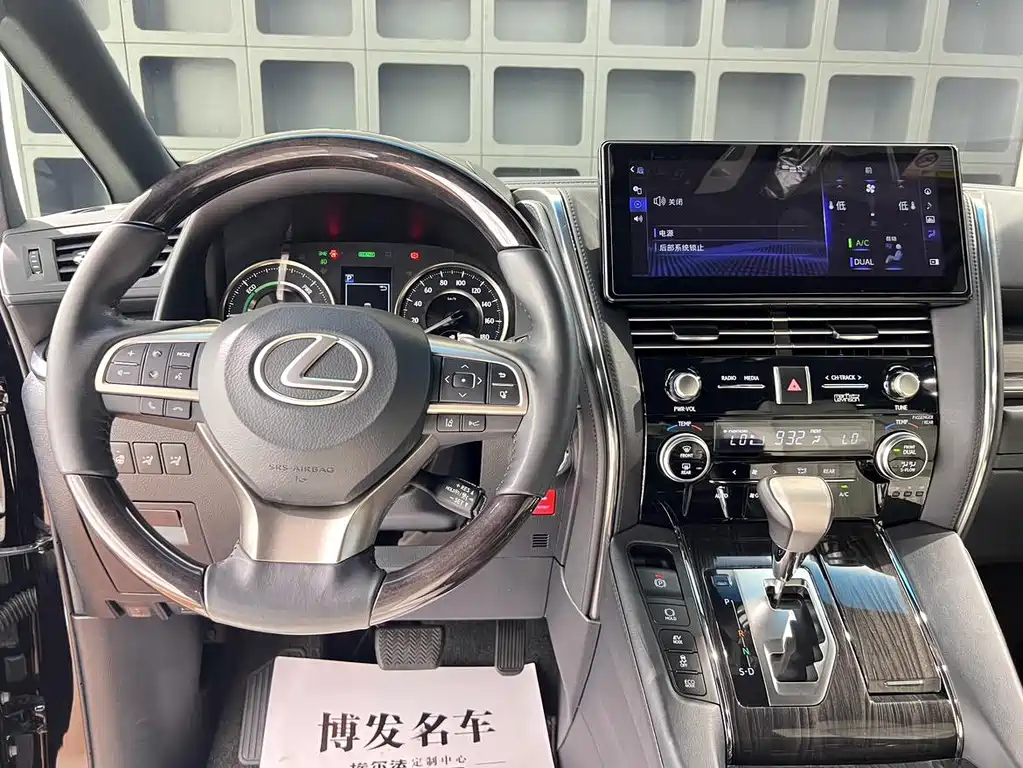 Lexus LM 2022 — фото 25