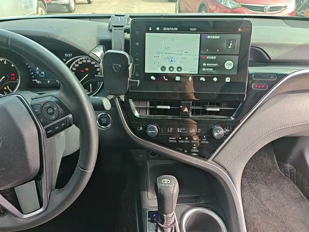 Toyota Camry 2023 — фото 13