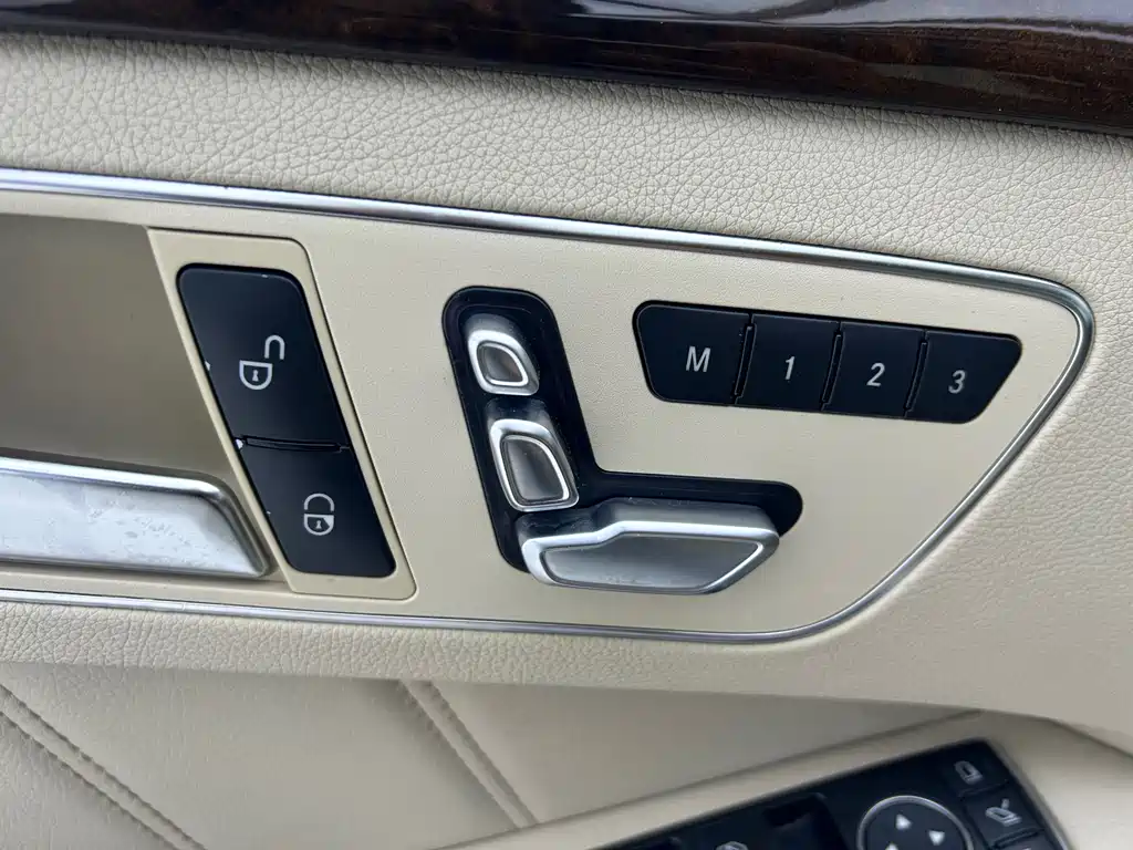 Mercedes-Benz E-Class 2014 — фото 21