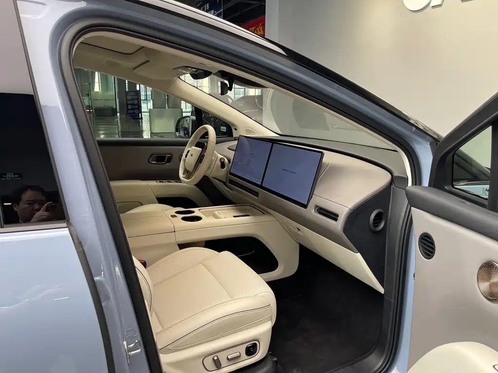 Li Auto i8 2025 — фото 15