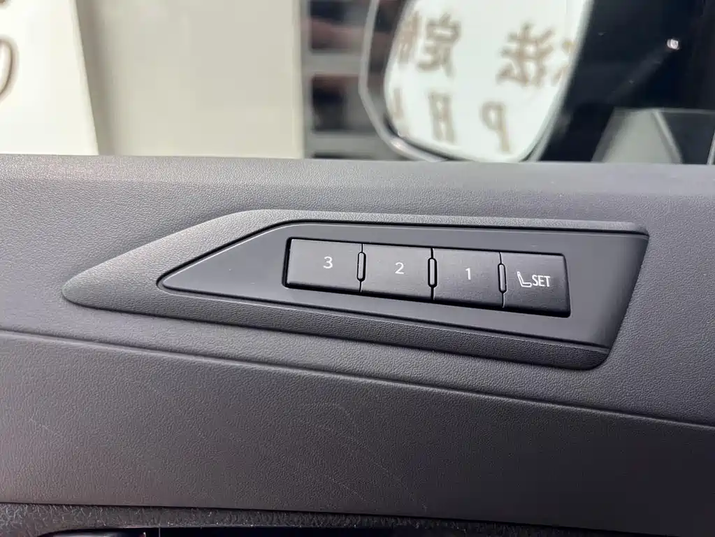 Lexus LM 2023 — фото 18