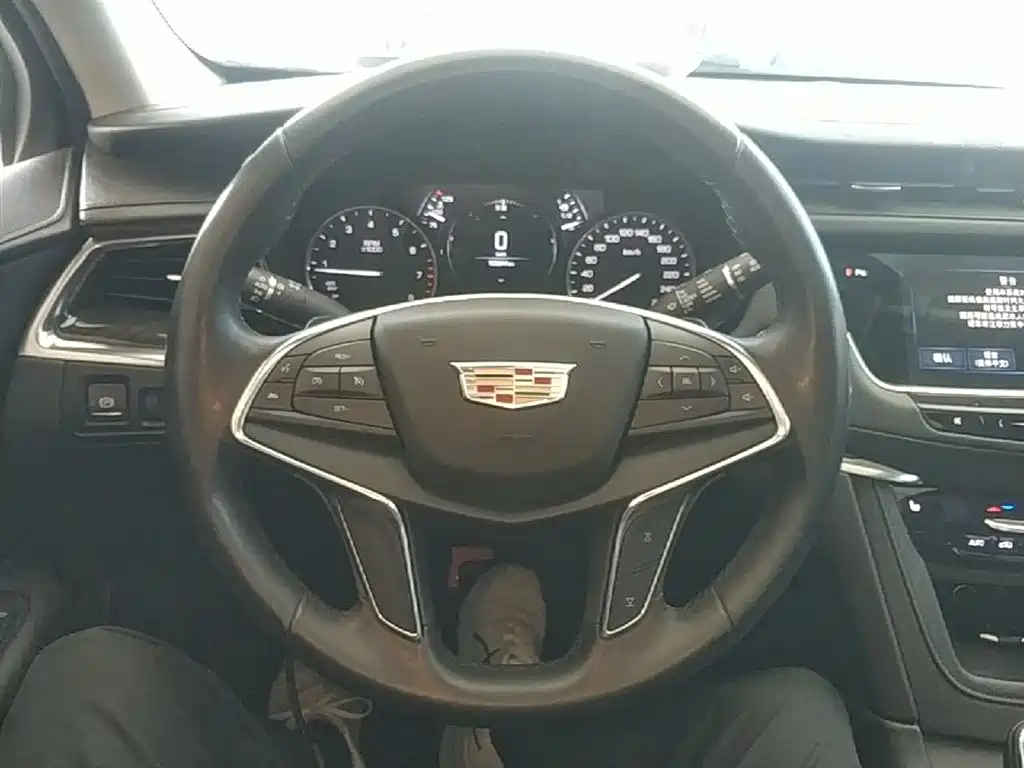 Cadillac XT5 2019 — фото 11
