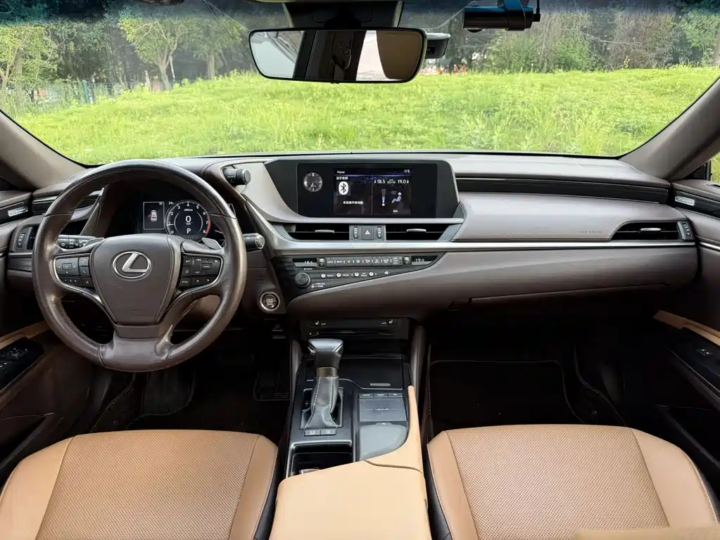 Lexus ES 2020 — фото 11
