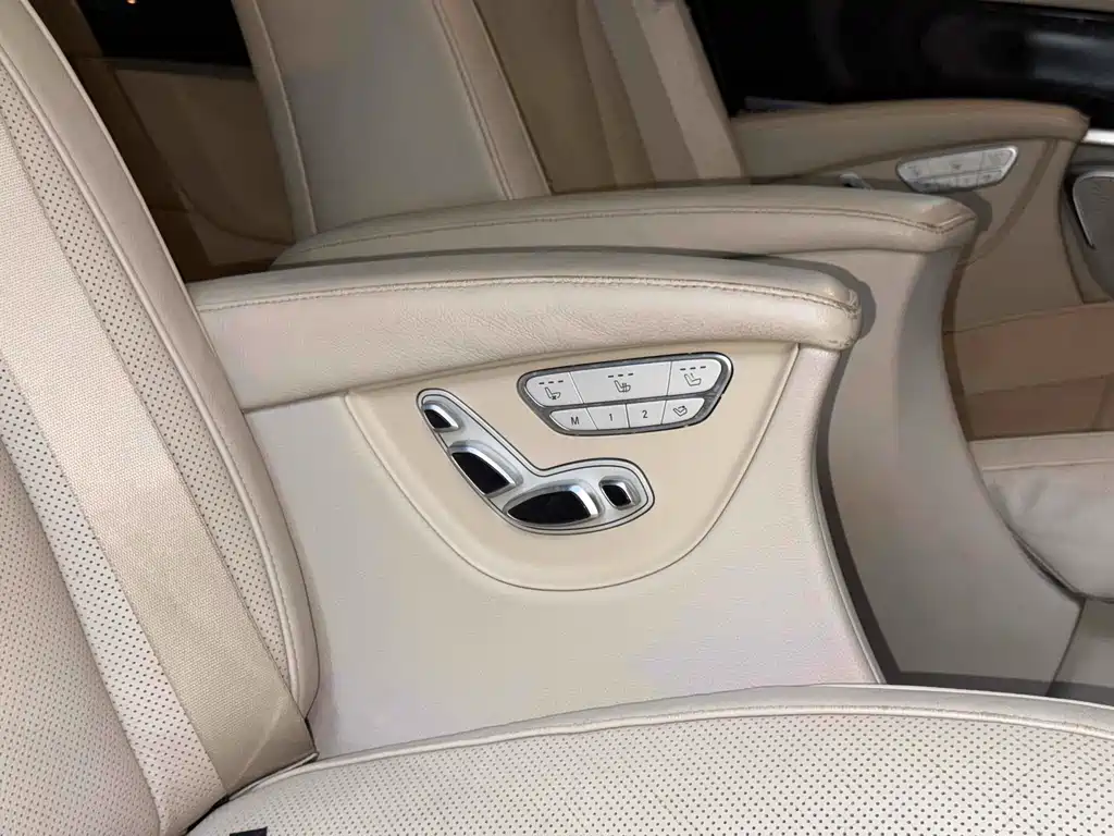 Mercedes-Benz V-Class 2018 — фото 19