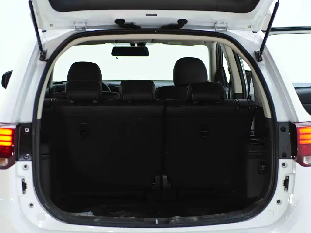 Mitsubishi Outlander 2022 — фото 14