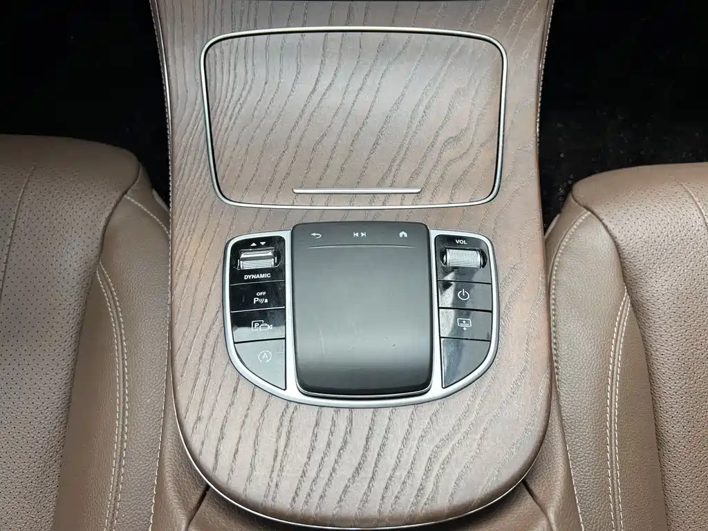 Mercedes-Benz E-Class 2021 — фото 17