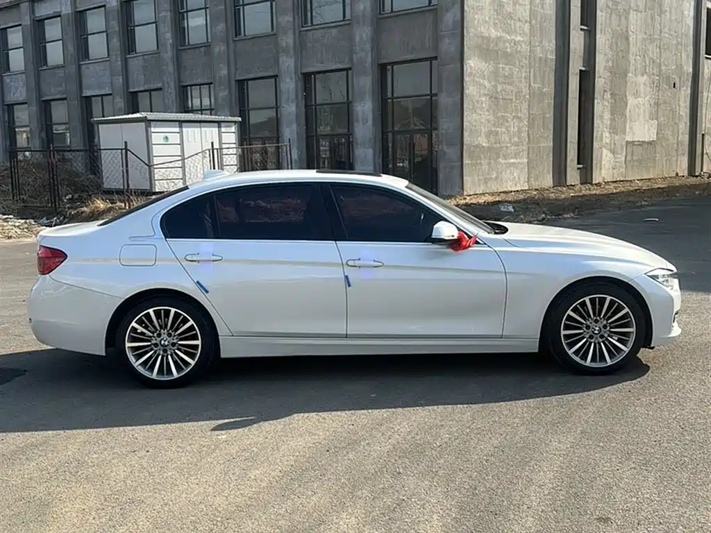 BMW 3 Series 2019 — фото 13