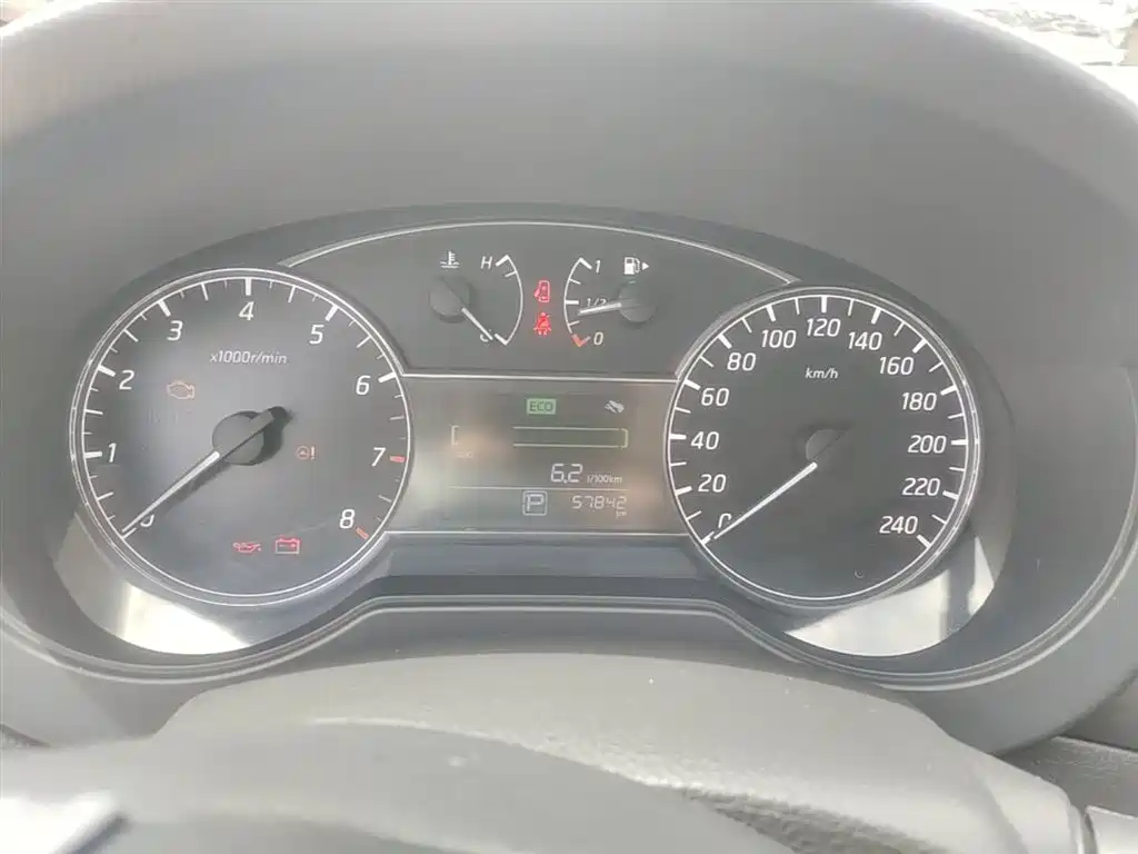 Nissan Tiida 2017 — фото 12