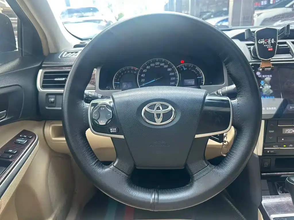 Toyota Camry 2017 — фото 11