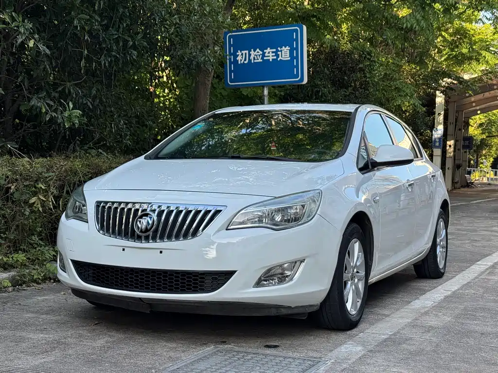 Buick Excelle 2014 — фото 1