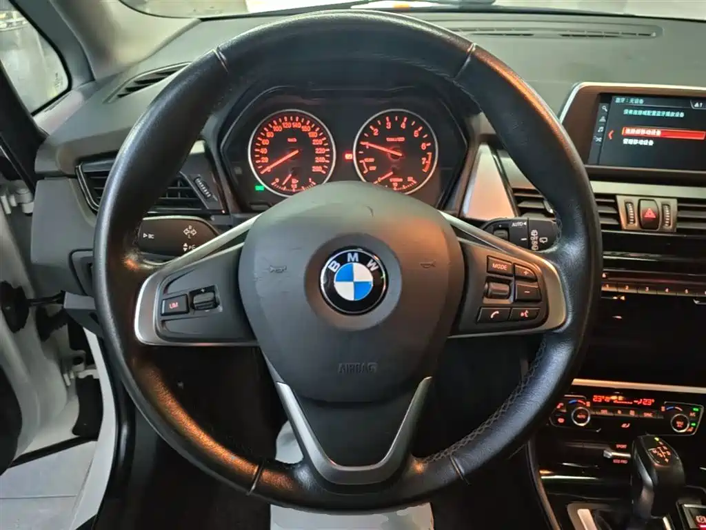 BMW 2 Series Active Tourer 2017 — фото 11