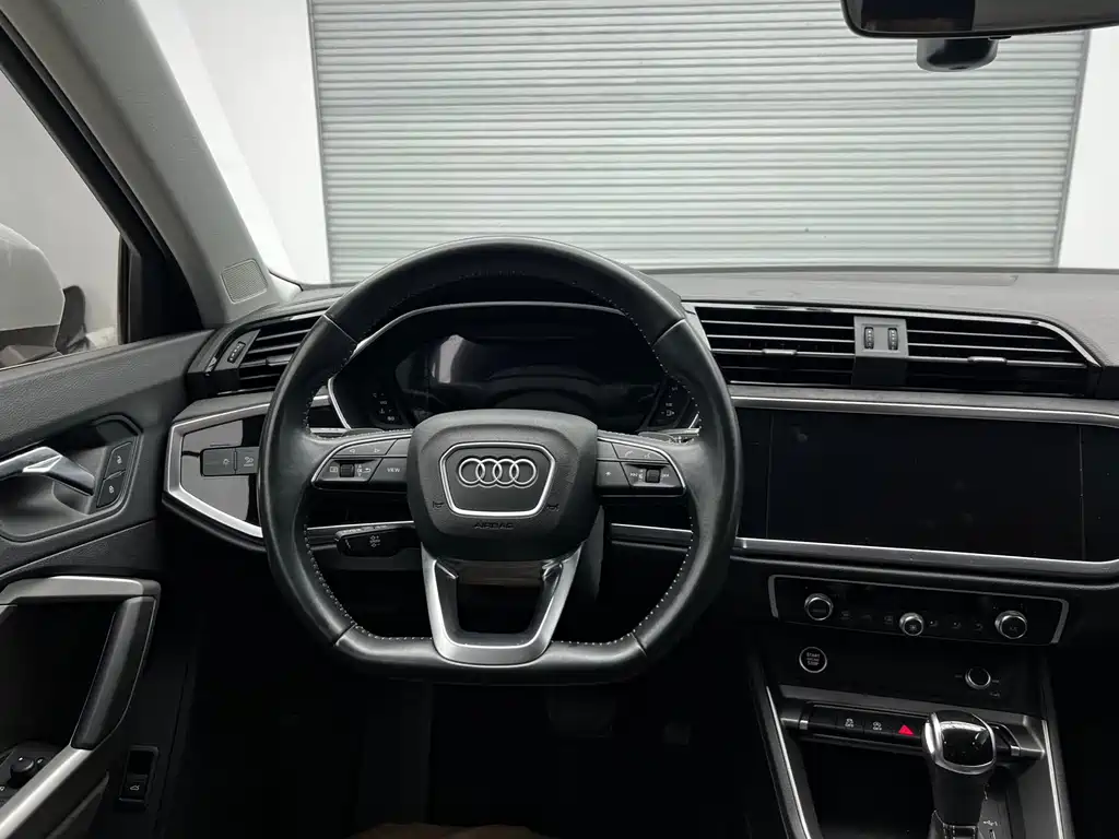 Audi Q3 2021 — фото 10