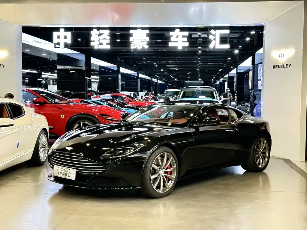 Aston Martin DB11 2019