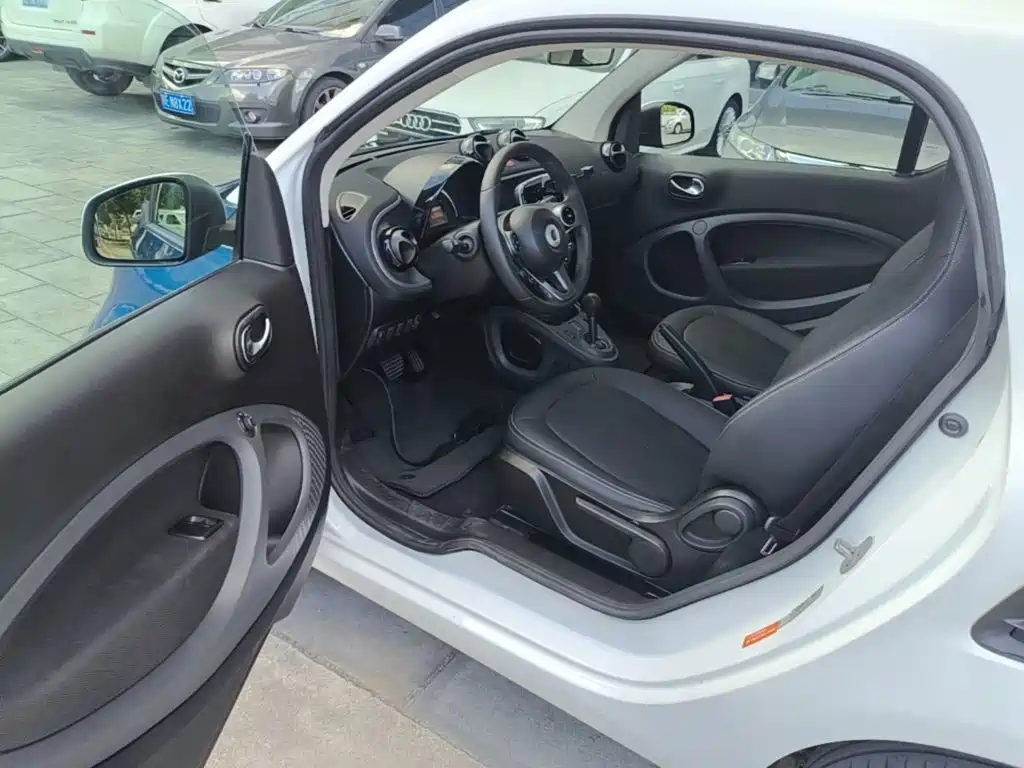 smart fortwo 2019 — фото 16