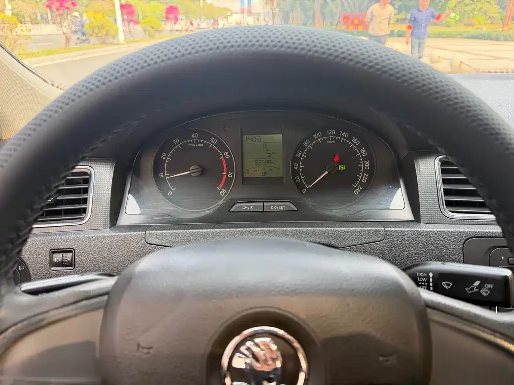 Skoda Rapid 2013 — фото 14