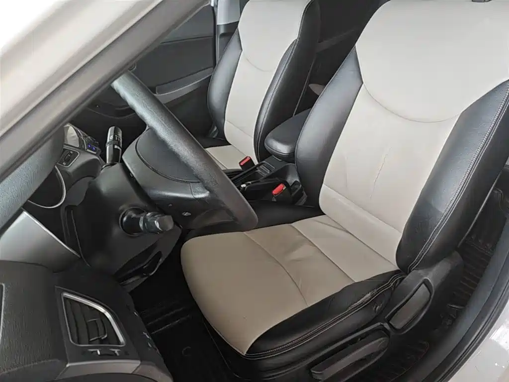 Hyundai Elantra Langdong 2016 — фото 15