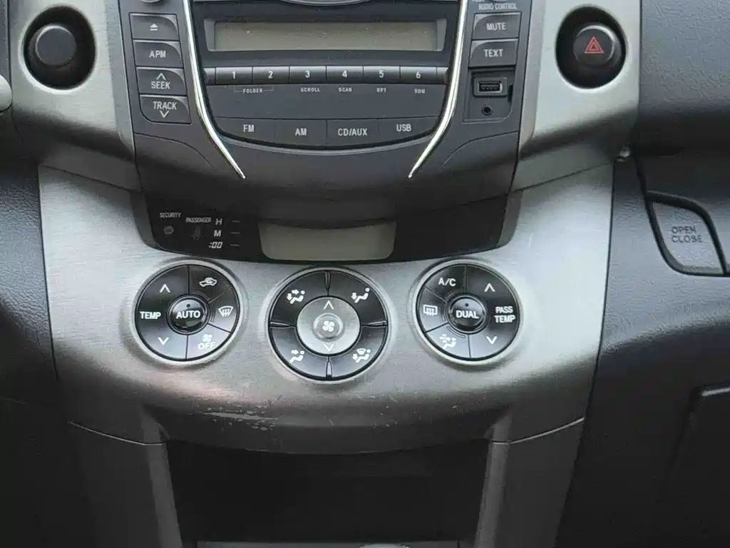 Toyota RAV4 2013 — фото 24