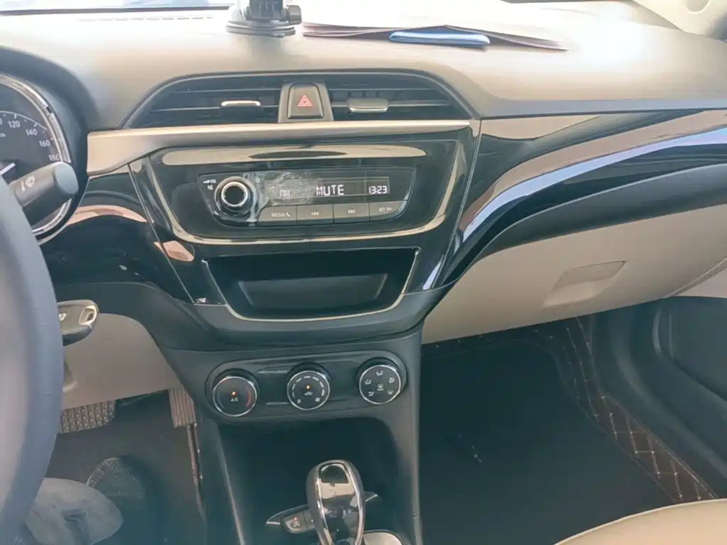 Buick Excelle 2020 — фото 13