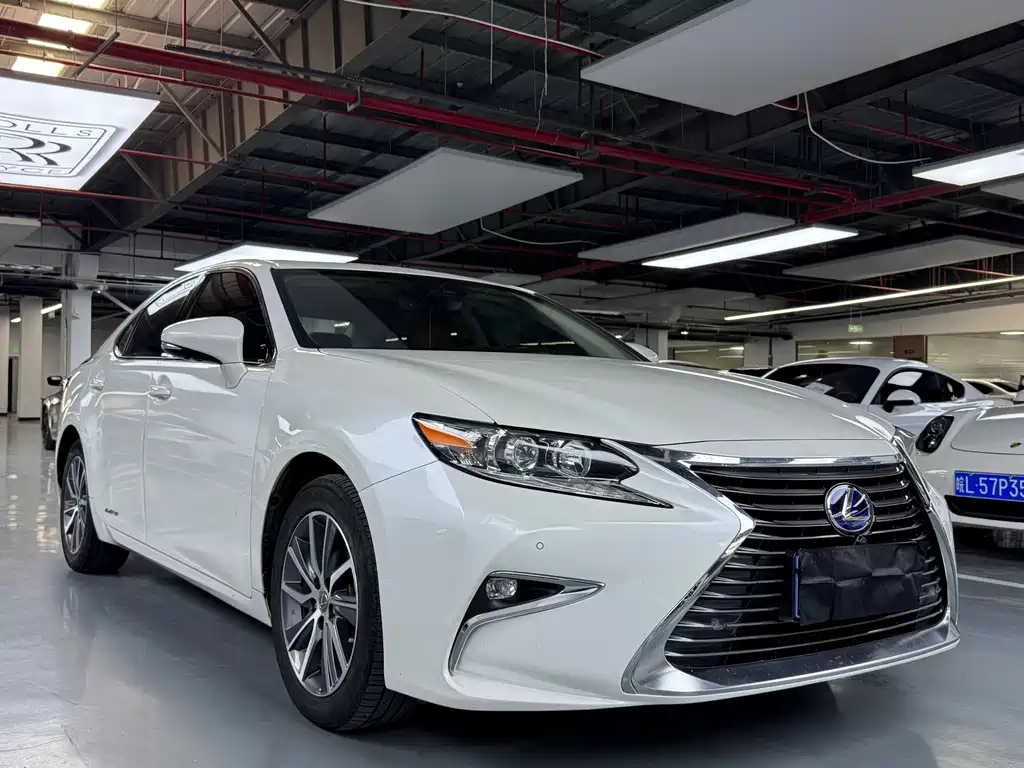 Lexus ES 2018 — фото 3