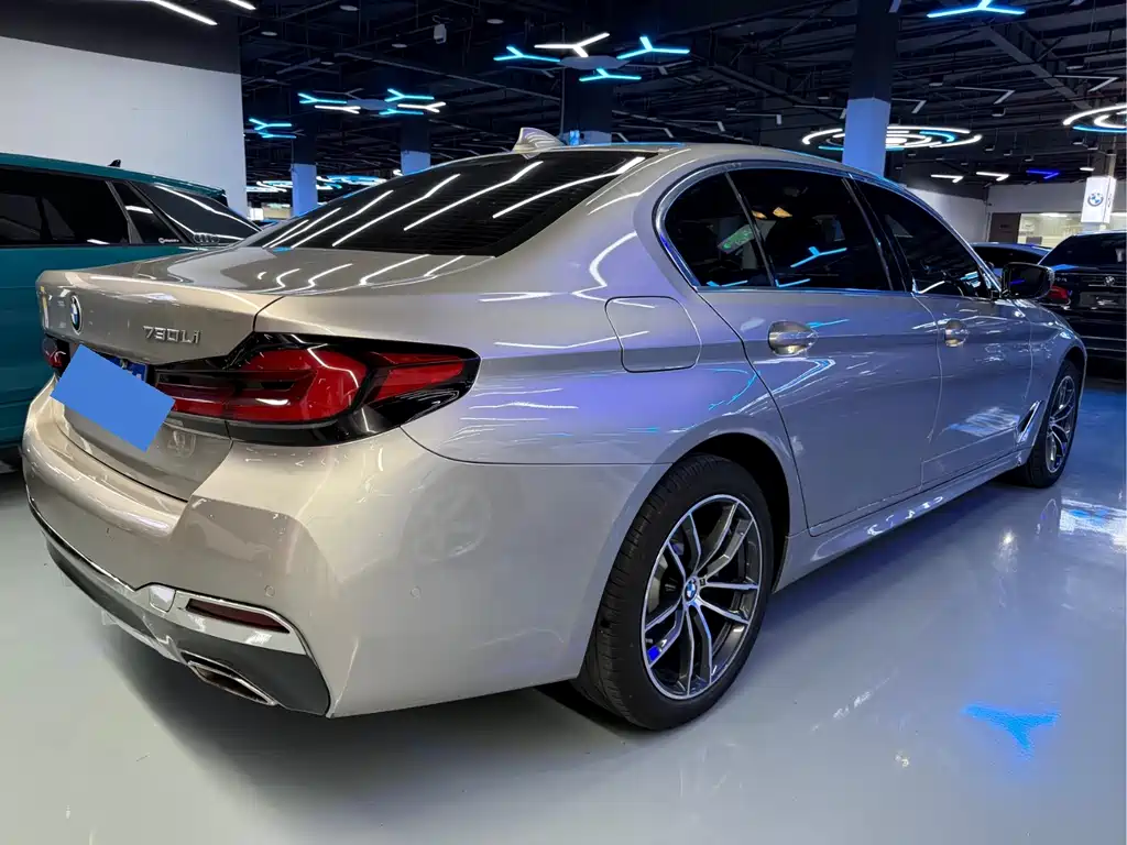 BMW 5 Series 2021 — фото 14