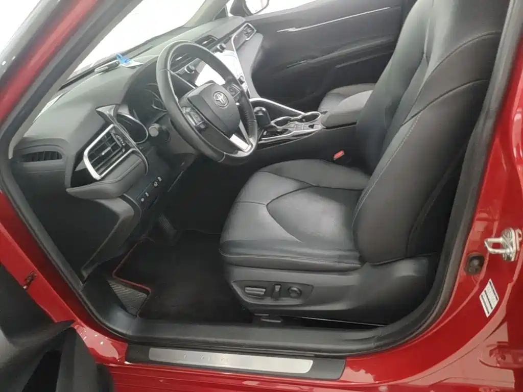 Toyota Camry 2019 — фото 15