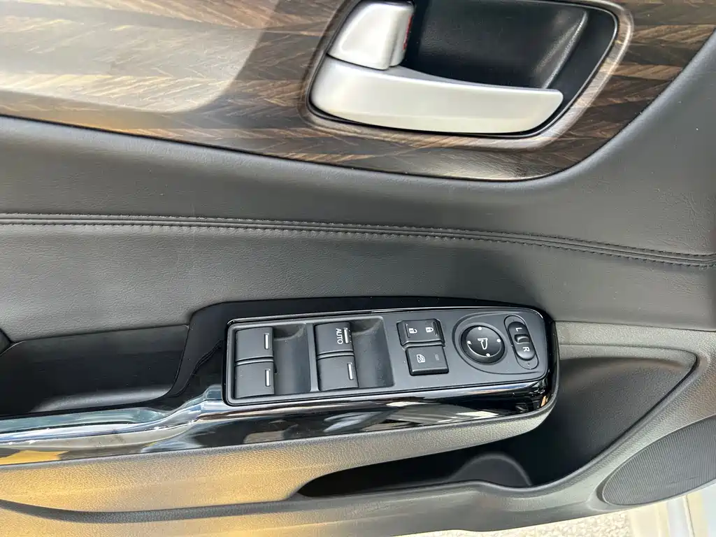 Honda Jade 2017 — фото 12