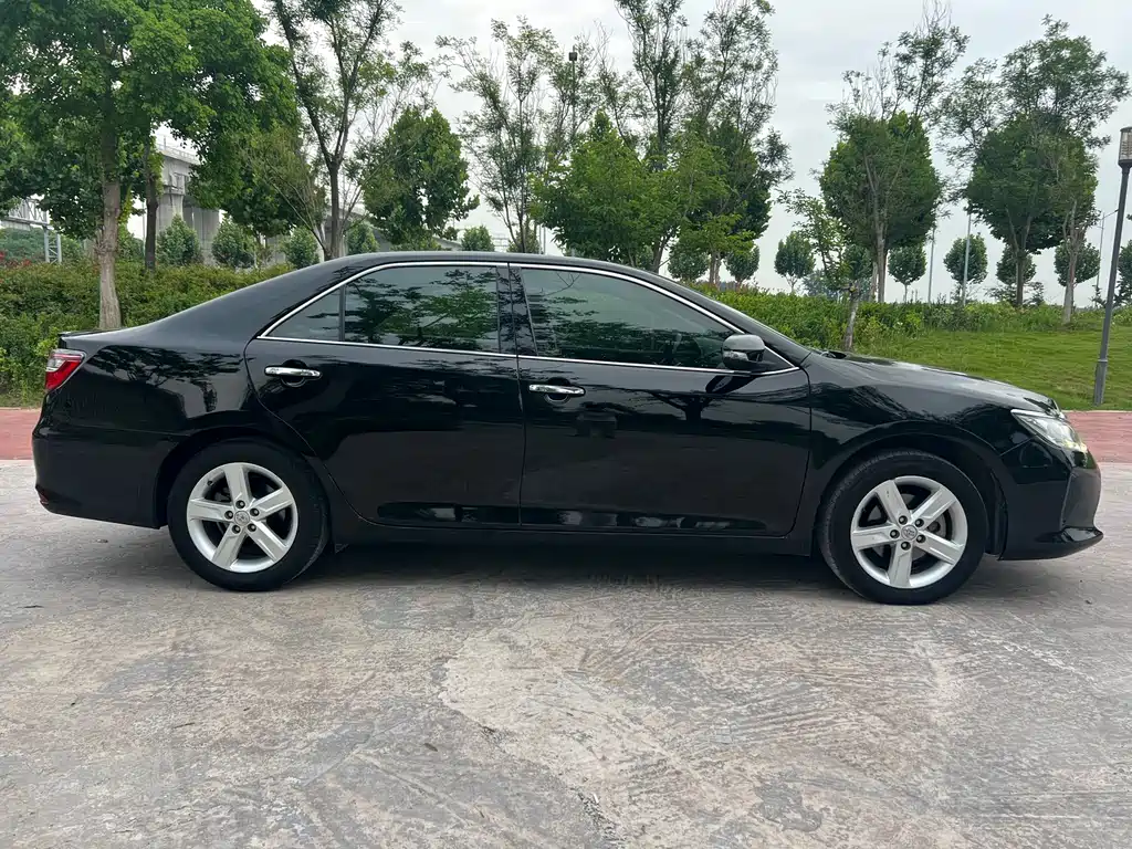 Toyota Camry 2015 — фото 6