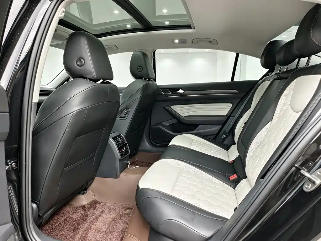 Volkswagen Magotan 2025