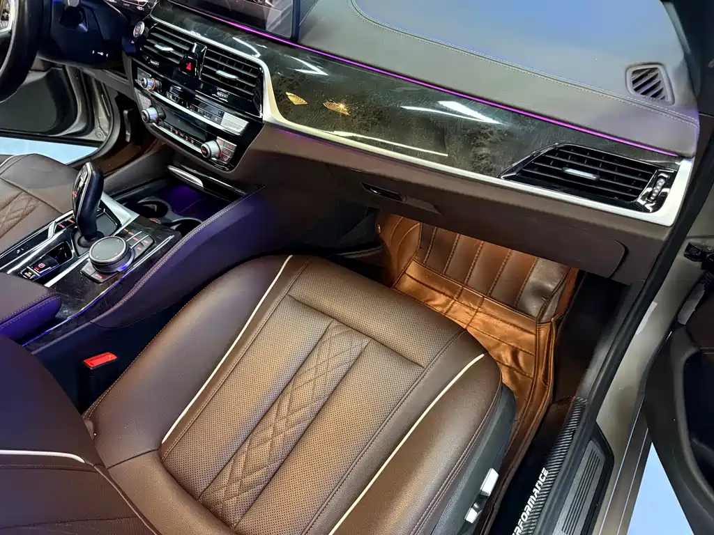 BMW 5 Series 2021 — фото 13