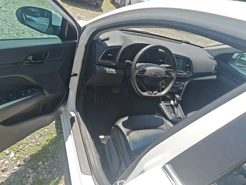 Hyundai Elantra 2019 — фото 16