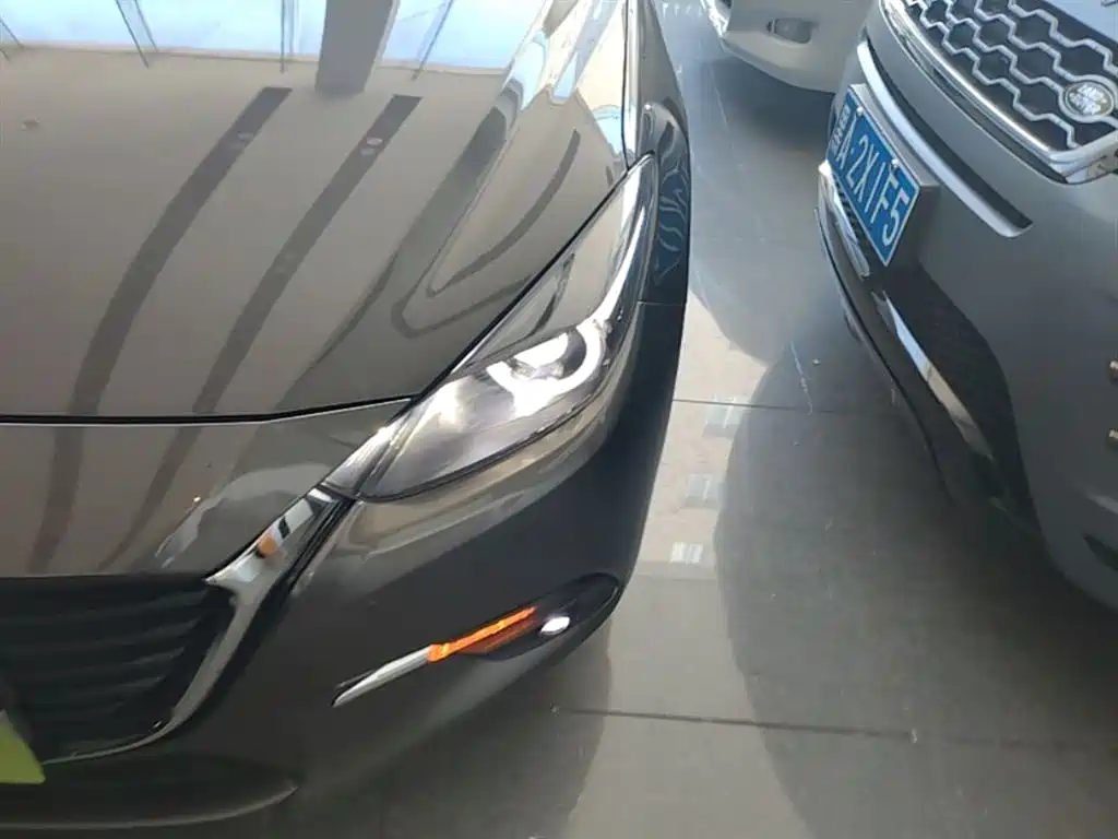 Mazda 3 Axela 2018 — фото 23