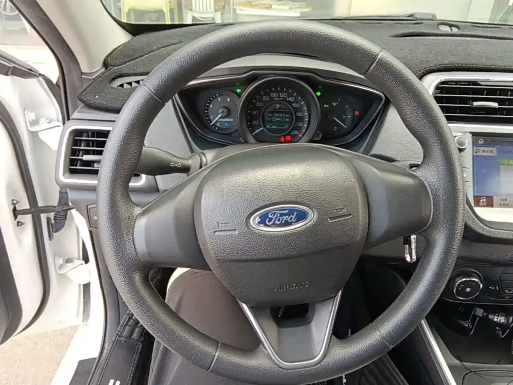 Ford Escort 2021 — фото 11